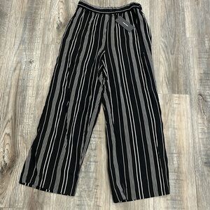NWT Wide leg flowy pants